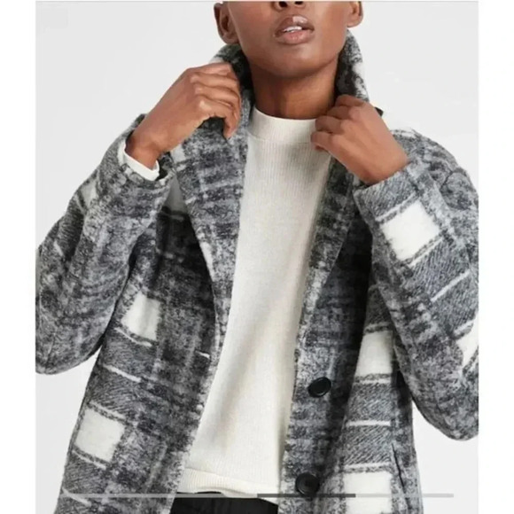 - Banana Republic Factory Plaid Knit Wool Overcoat - Picture 6 of 9